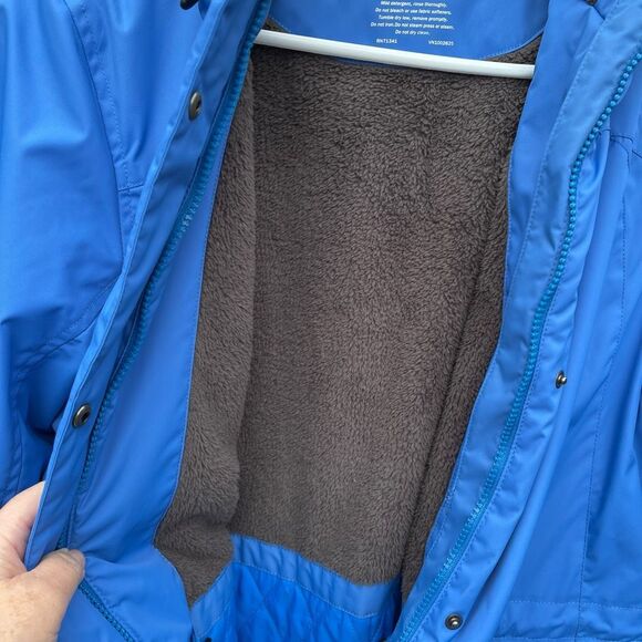 L.L.Bean size Large blue hooded water resistant coat. - Picture 5 of 9
